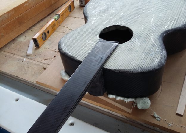 jules-dock-shaping_mallenbouw_mdf_gitaar_composiet